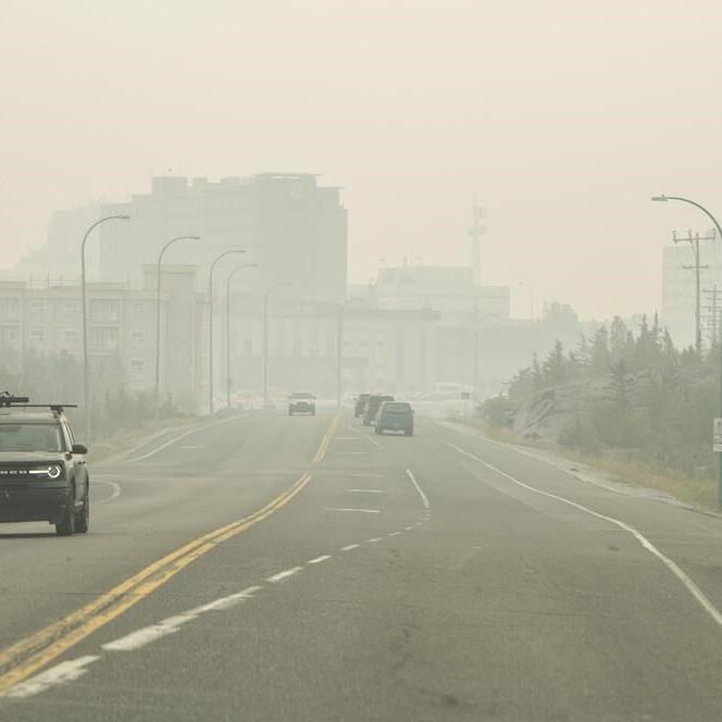 'Most of the people are now gone': Yellowknife nearly emptied as fire fight continues